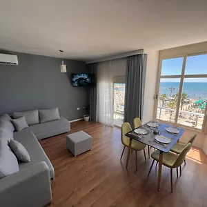 Wave Beachfront Apartmanhotel